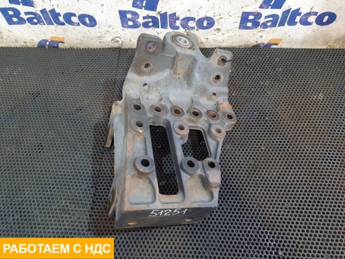 Кронштейн крепления передней рессоры левый