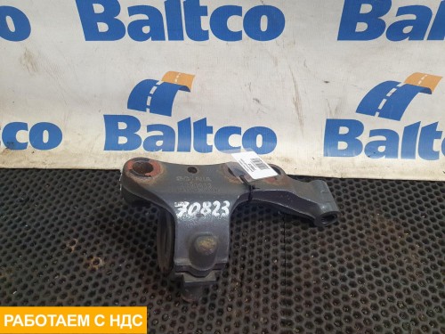 Кронштейн амортизатора левый