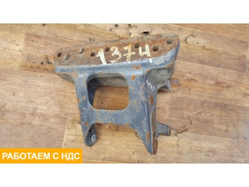 Кронштейн крепления передней рессоры левый