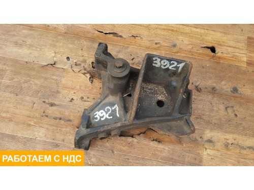 Кронштейн переднего бампера правый